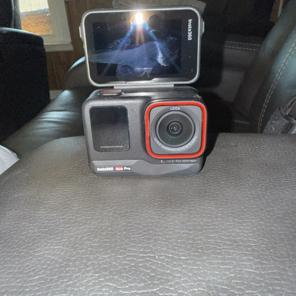 Insta360 ONE R Action Camera - Picture 1 of 2